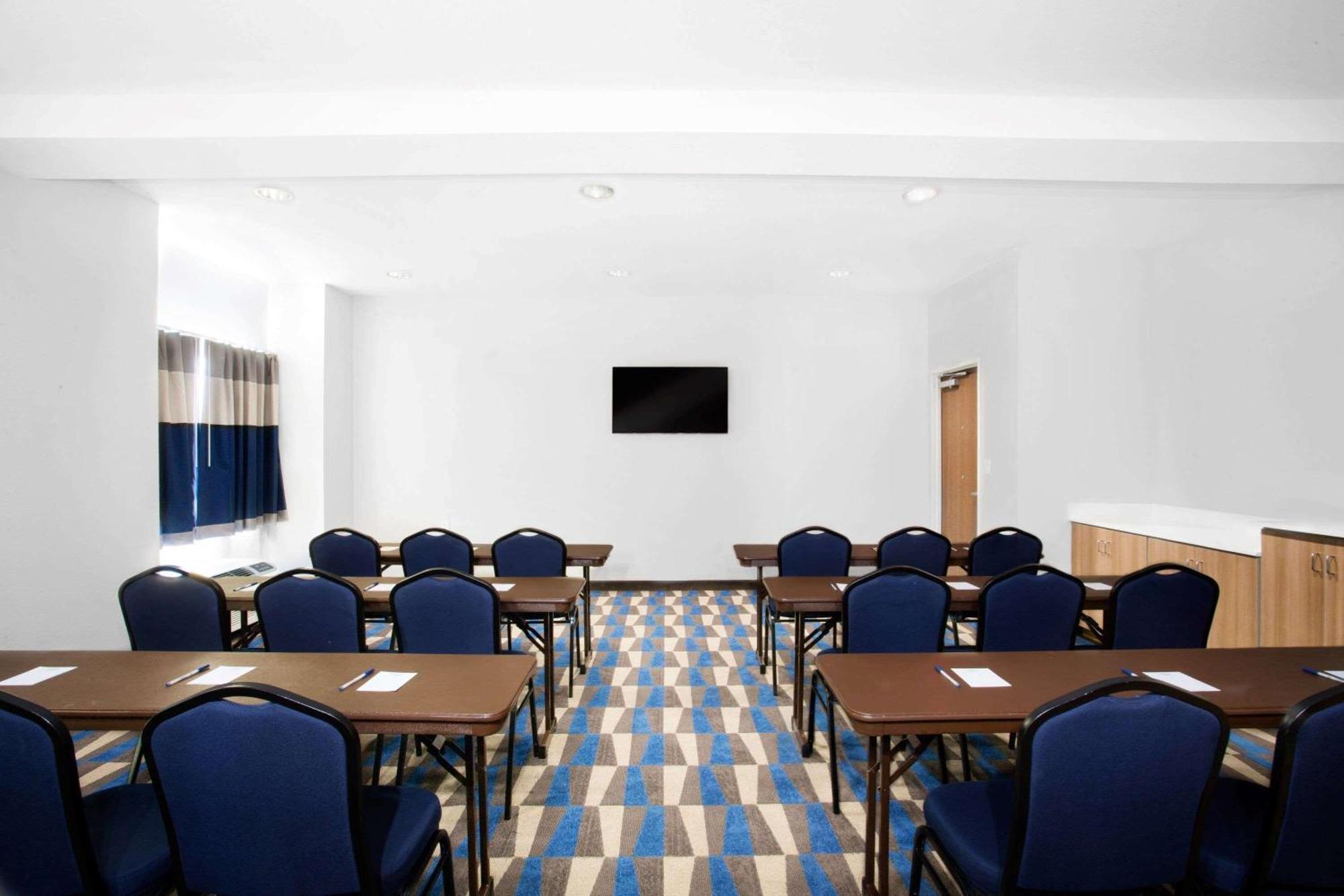 Microtel Inn & Suites By Wyndham Vernal/Naples Exterior photo